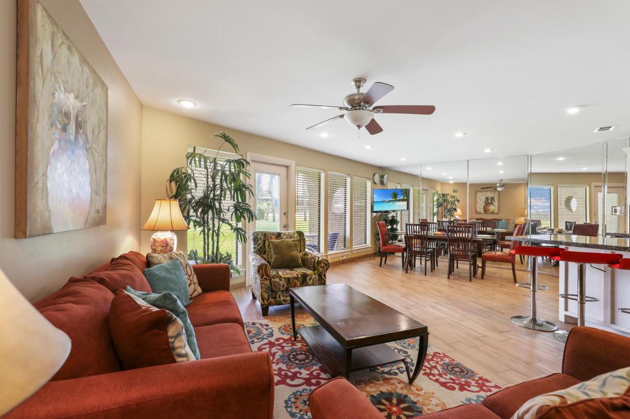 Ground Floor Beachfront Beauty! Steps To The Beach And Pool South Padre Island Eksteriør bilde