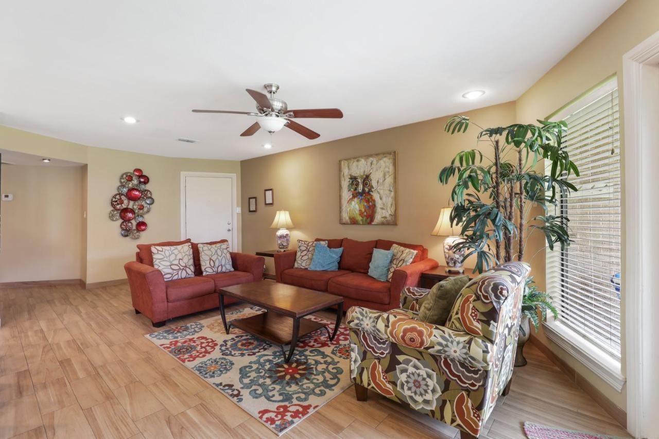 Ground Floor Beachfront Beauty! Steps To The Beach And Pool South Padre Island Eksteriør bilde