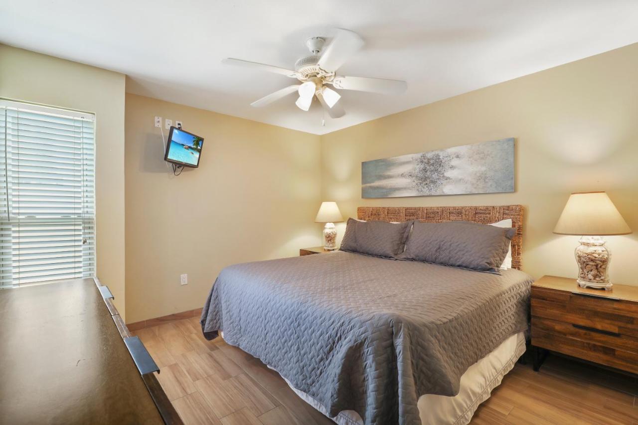 Ground Floor Beachfront Beauty! Steps To The Beach And Pool South Padre Island Eksteriør bilde