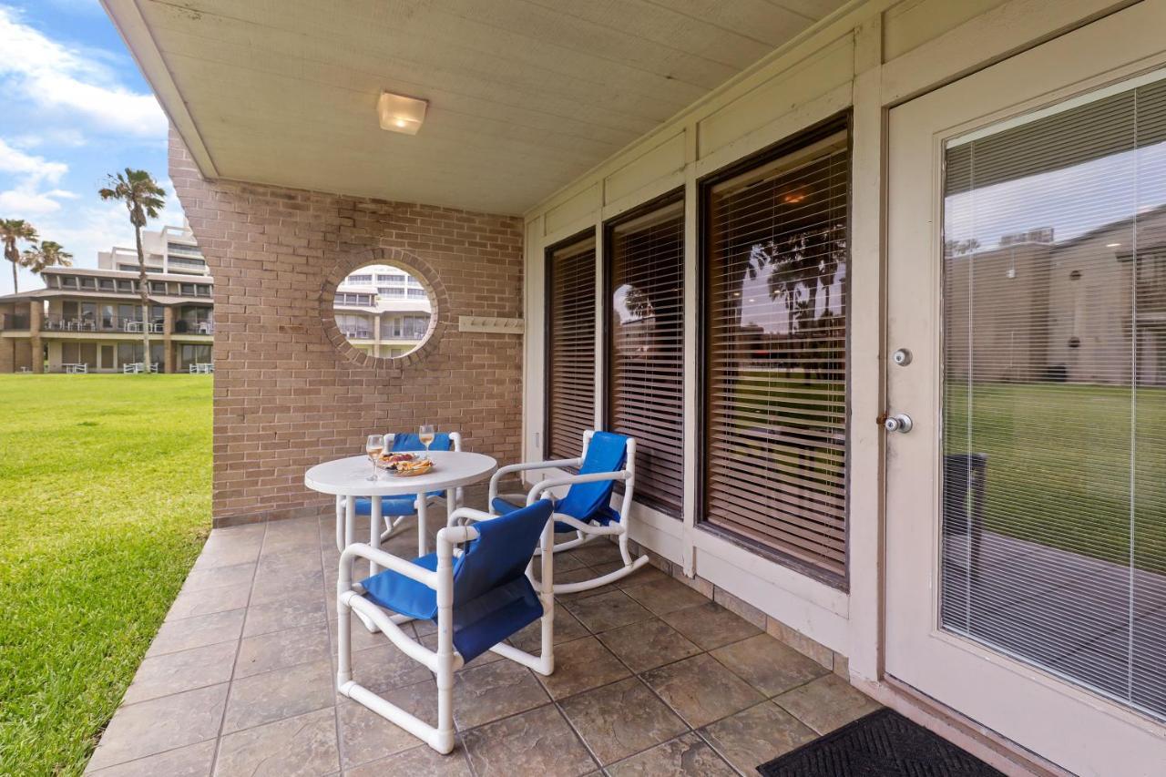 Ground Floor Beachfront Beauty! Steps To The Beach And Pool South Padre Island Eksteriør bilde