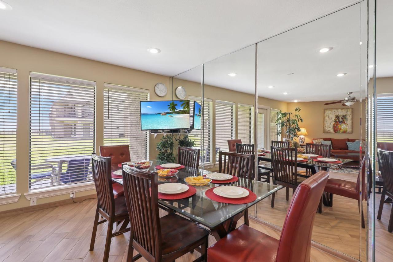 Ground Floor Beachfront Beauty! Steps To The Beach And Pool South Padre Island Eksteriør bilde