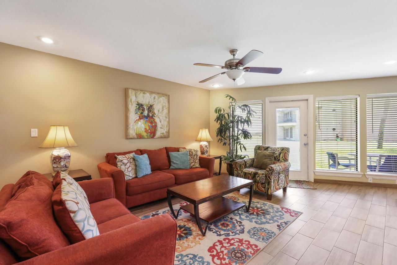 Ground Floor Beachfront Beauty! Steps To The Beach And Pool South Padre Island Eksteriør bilde