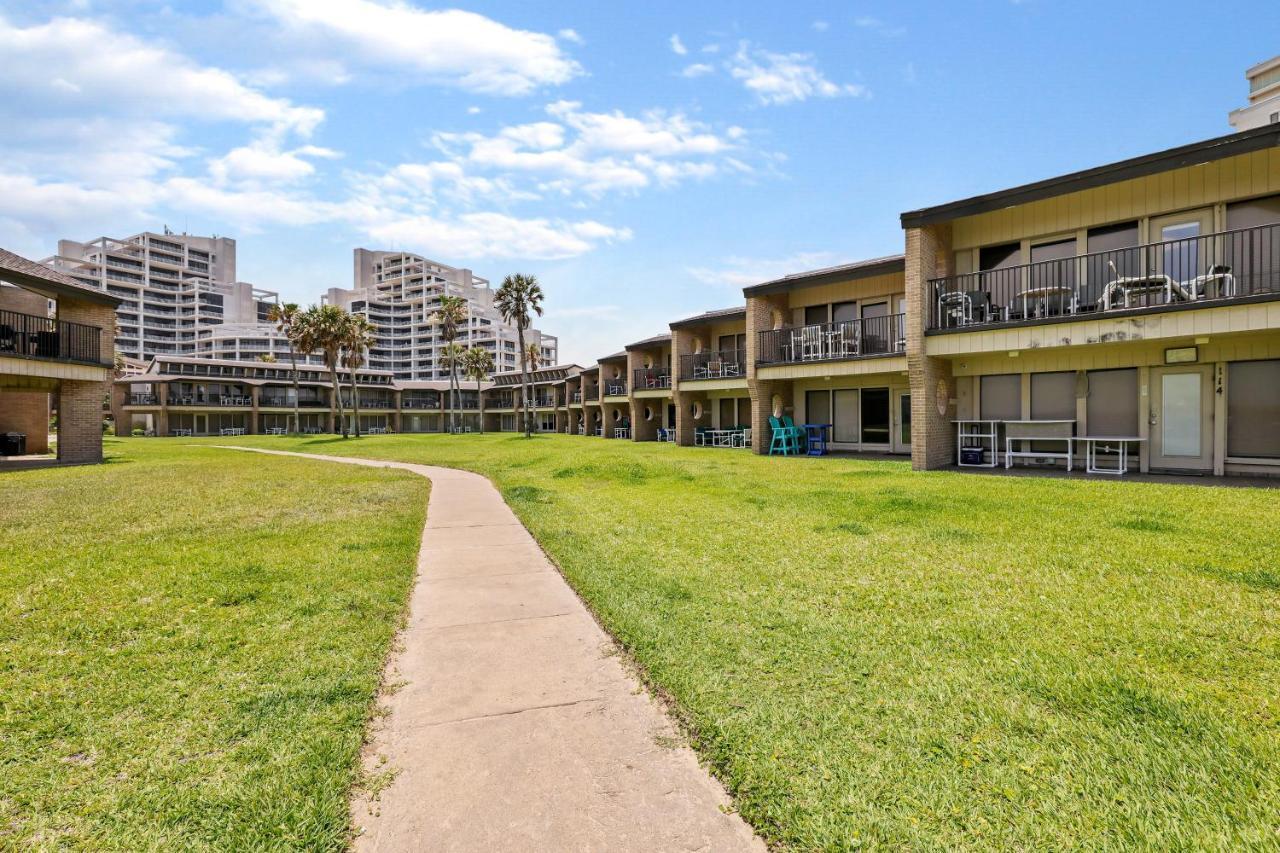 Ground Floor Beachfront Beauty! Steps To The Beach And Pool South Padre Island Eksteriør bilde